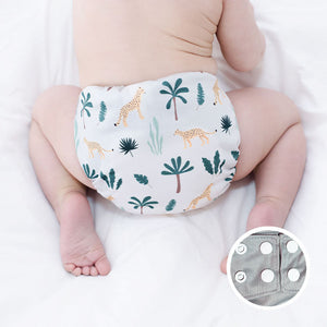 center snaps for easy adjustment on La Petite Ourse All-in-One Diapers