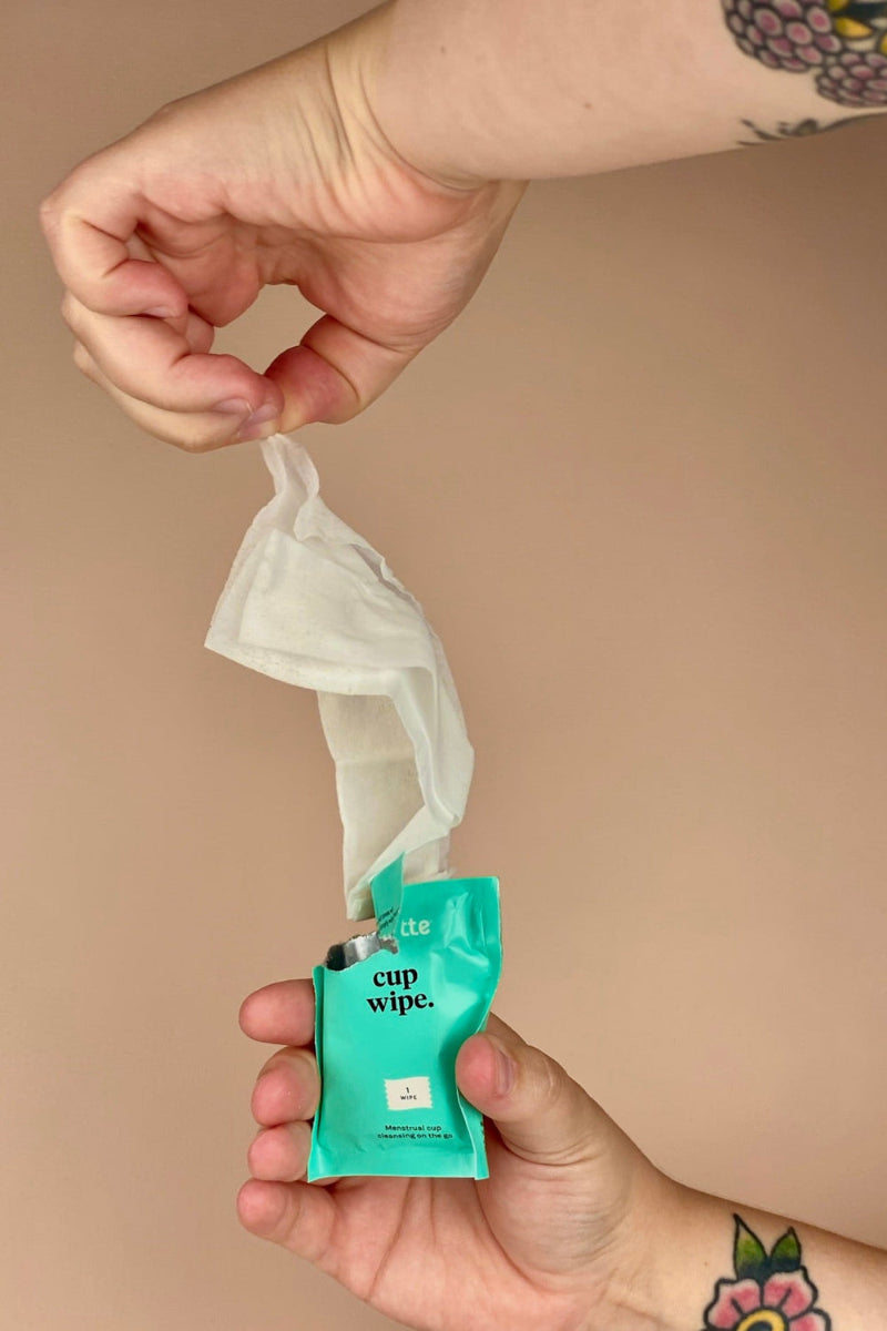 Box of cleansing wipes for reusable menstrual cups, by the Lunette brand. Cup wipes, includes 10 wipes