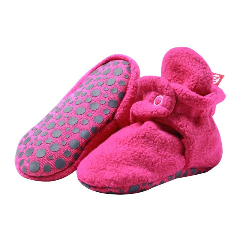 fuchsia zutano cozie fleece booties in fuchsia pink with zutano logo
